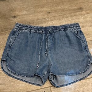 GAP shorts